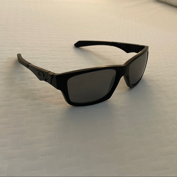 Oakley Black Sunglasses with Polarized Lenses - Picture 4 of 4